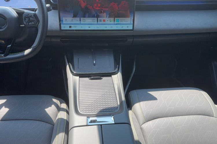 Used Lynk & Co 08 EM-P 2023 120km Long-Range Halo Interior 9