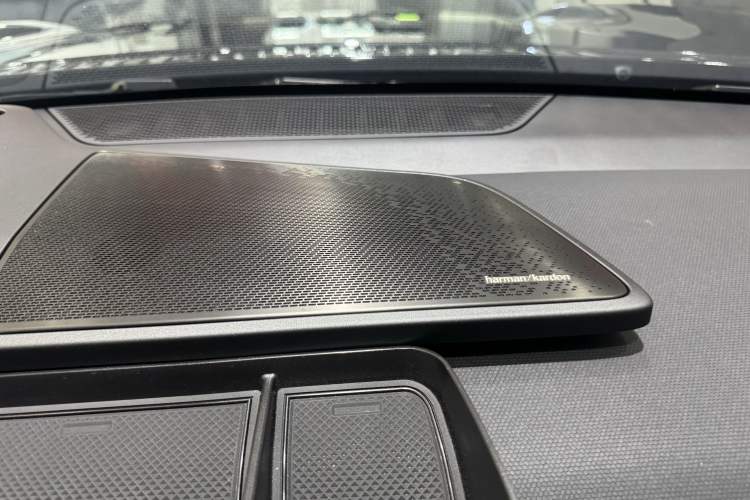 Used Lynk & Co 08 EM-P 2023 245km Ultra-Long Range Halo Interior 9