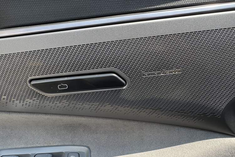 Used Lynk & Co 08 EM-P 2023 120km Long-Range Halo Interior 9
