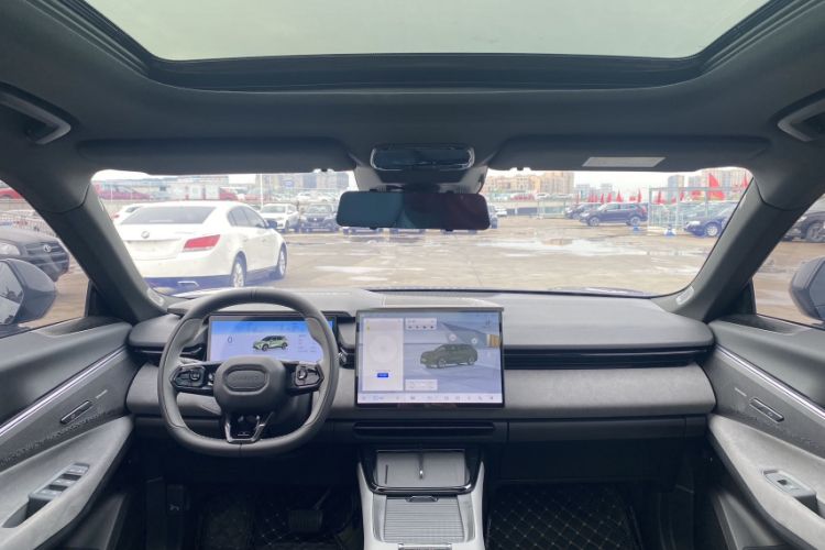 Used Lynk & Co 08 EM-P 2023 120km Long-Range Pro Interior 9