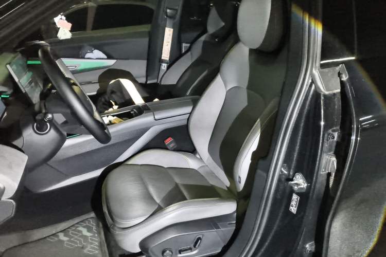 Used Lynk & Co 08 EM-P 2023 120km Long-Range Halo Left Front Seat