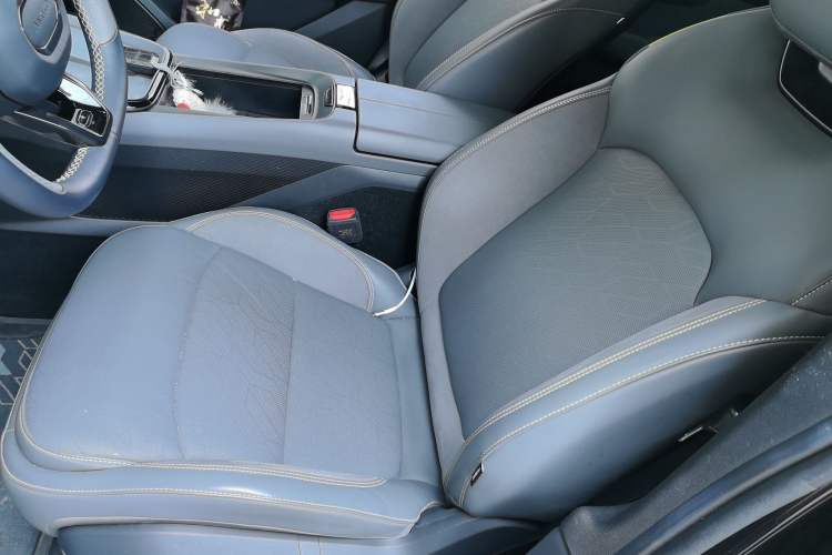 Used Lynk & Co 08 EM-P 2023 120km Long-Range Halo Left Front Seat