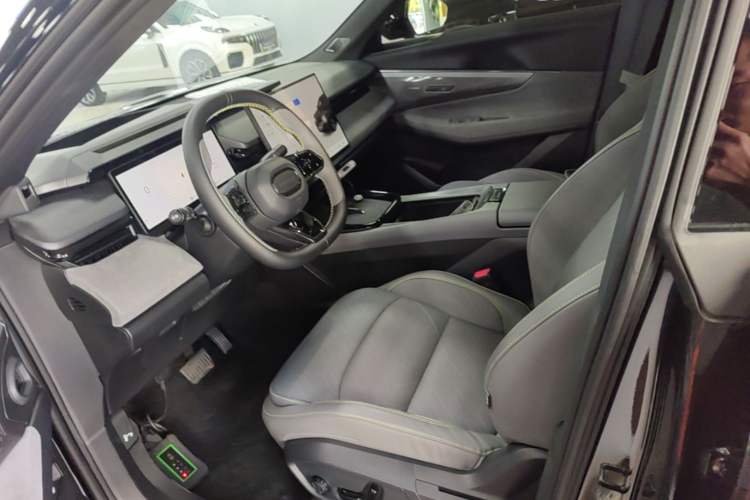 Used Lynk & Co 08 EM-P 2023 245km Ultra-Long Range Halo Left Front Seat