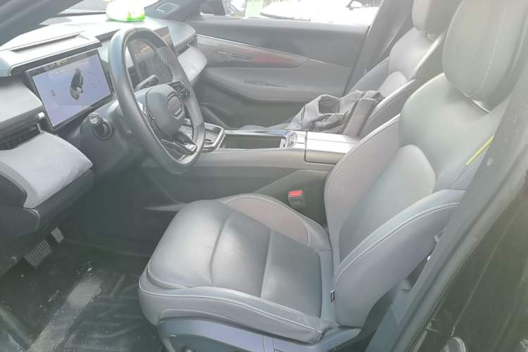 Used Lynk & Co 08 EM-P 2023 120km Long-Range Halo Left Front Seat