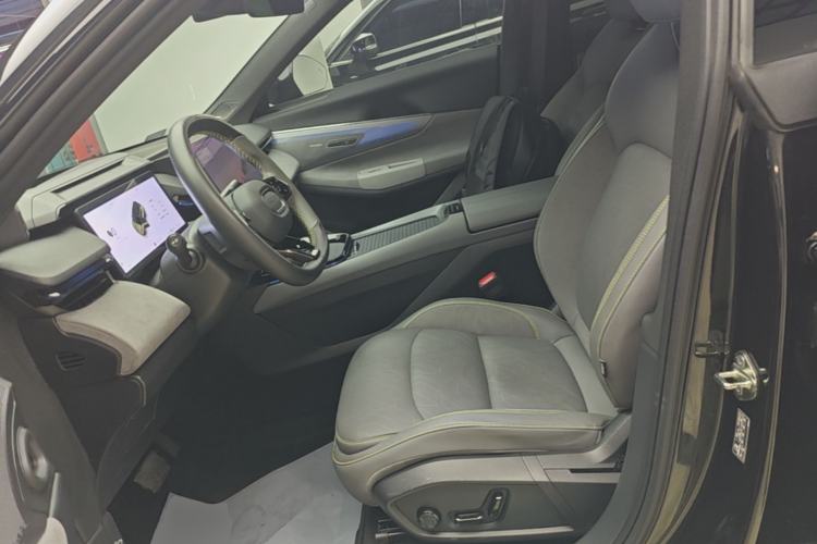 Used Lynk & Co 08 EM-P 2023 120km Long-Range Halo Left Front Seat