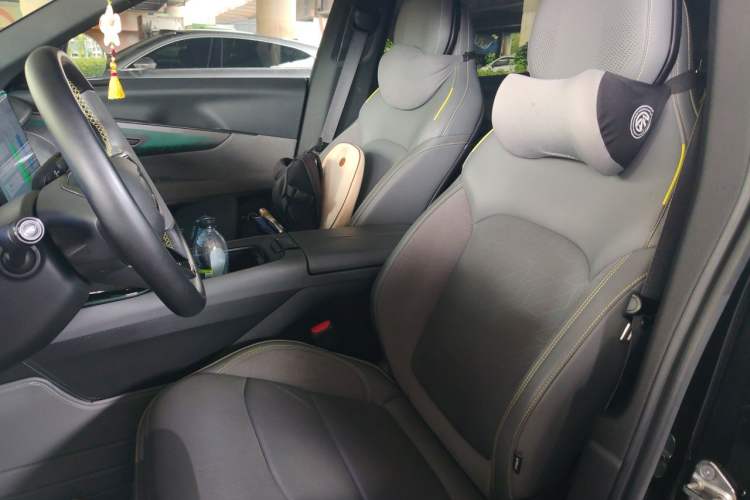 Used Lynk & Co 08 EM-P 2023 120km Long-Range Halo Left Front Seat