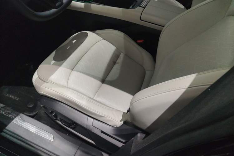 Used Lynk & Co 08 EM-P 2023 245km Ultra-Long Range Halo Left Front Seat