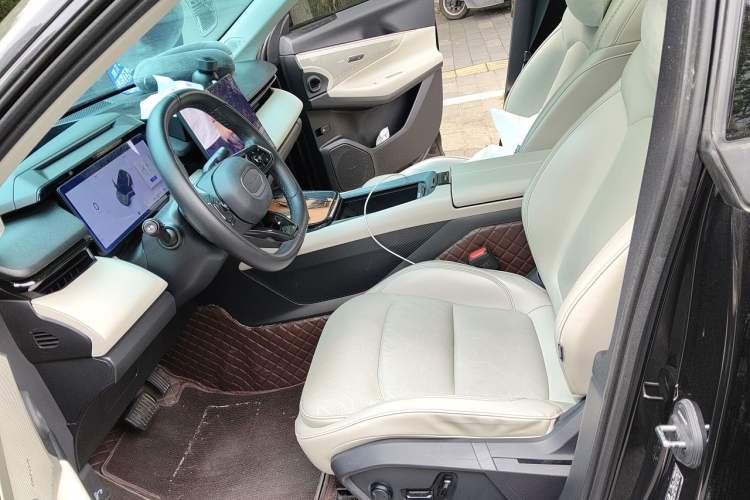 Used Lynk & Co 08 EM-P 2023 245km Ultra-Long Range Halo Left Front Seat