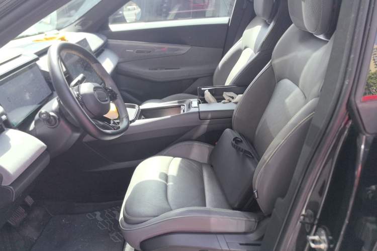 Used Lynk & Co 08 EM-P 2023 120km Long-Range Halo Left Front Seat