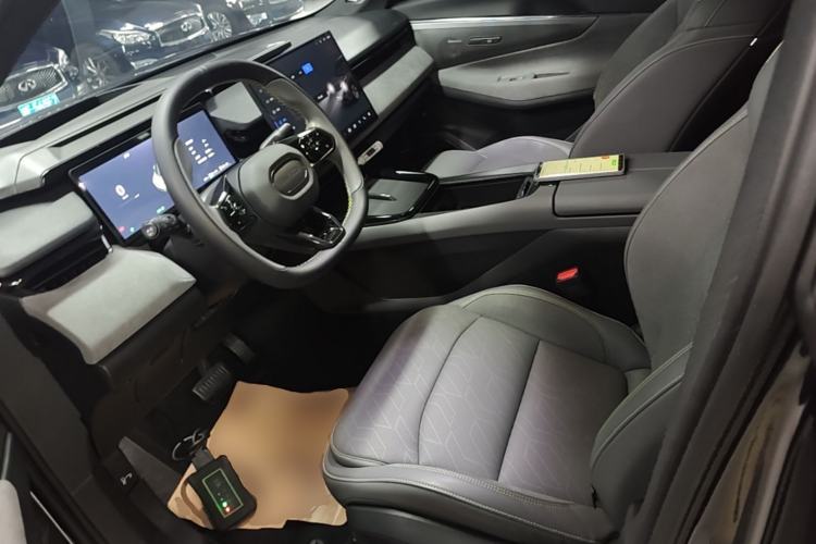 Used Lynk & Co 08 EM-P 2023 120km Long-Range Halo Left Front Seat
