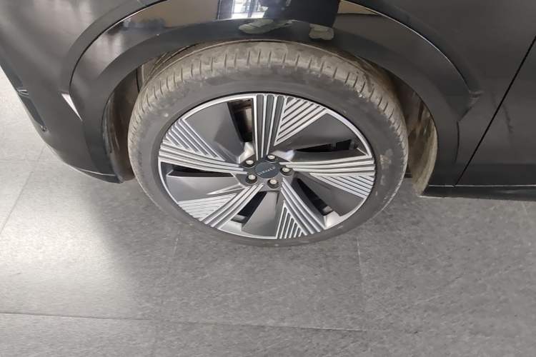 Used Lynk & Co 08 EM-P 2023 120km Long-Range Halo Left Front Wheel Hub