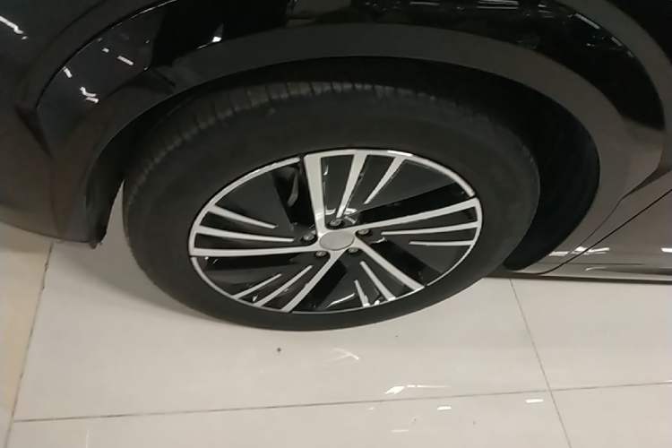 Used Lynk & Co 08 EM-P 2023 220km All-Wheel-Drive Performance Halo Left Front Wheel Hub