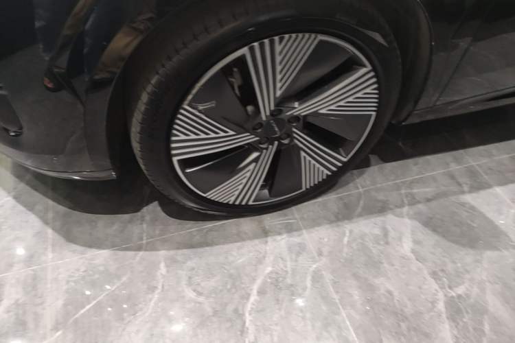 Used Lynk & Co 08 EM-P 2023 245km Ultra-Long Range Halo Left Front Wheel Hub