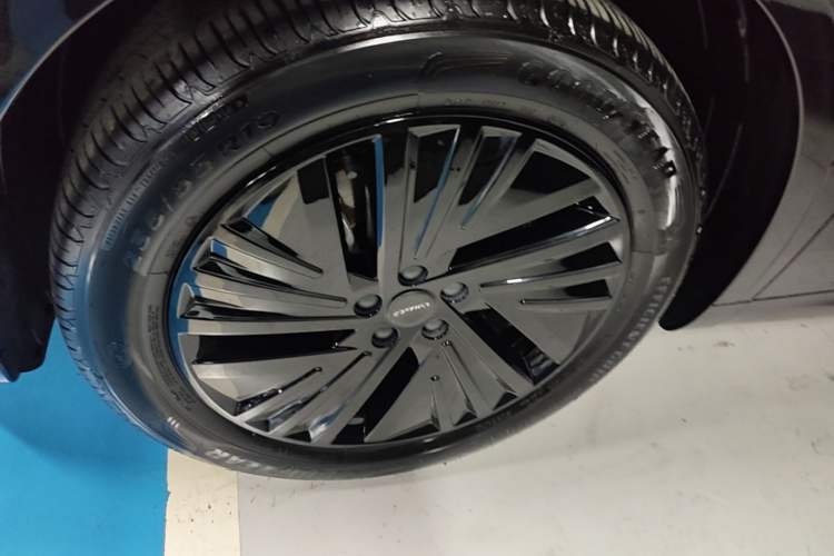 Used Lynk & Co 08 EM-P 2023 120km Long-Range Halo Left Front Wheel Hub