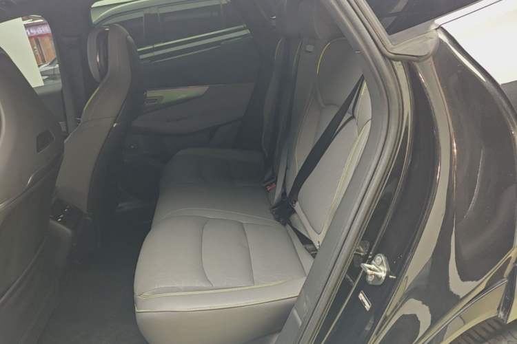 Used Lynk & Co 08 EM-P 2023 120km Long-Range Halo Left Rear Seat