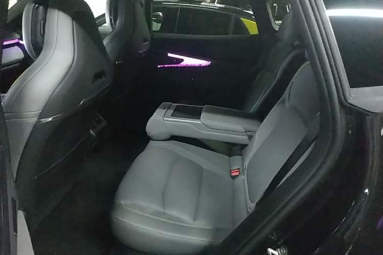 Used Lynk & Co 08 EM-P 2023 220km All-Wheel-Drive Performance Halo Left Rear Seat