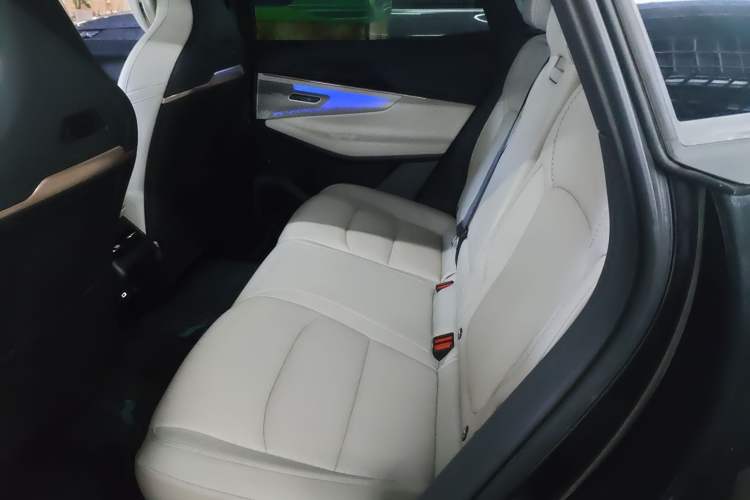 Used Lynk & Co 08 EM-P 2023 220km All-Wheel-Drive Performance Halo Left Rear Seat