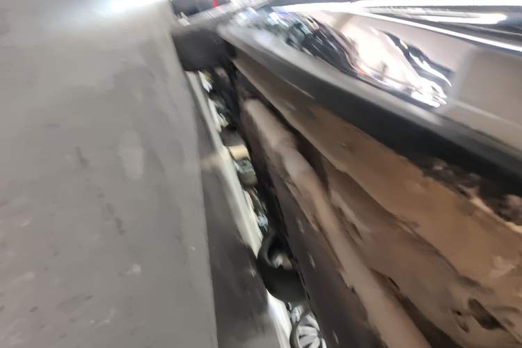 Used Lynk & Co 08 EM-P 2023 120km Long-Range Halo Left Side Sill