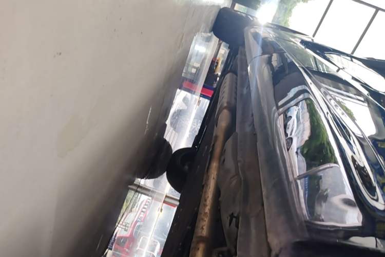 Used Lynk & Co 08 EM-P 2023 120km Long-Range Halo Left Side Sill