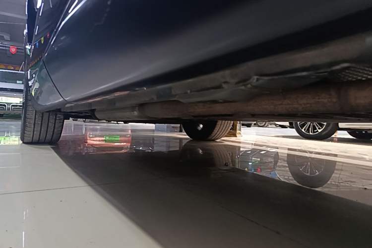 Used Lynk & Co 08 EM-P 2023 120km Long-Range Halo Left Side Sill