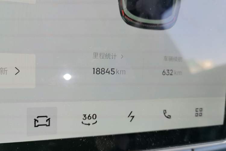 Used Lynk & Co 08 EM-P 2023 120km Long-Range Halo Odometer Close Up
