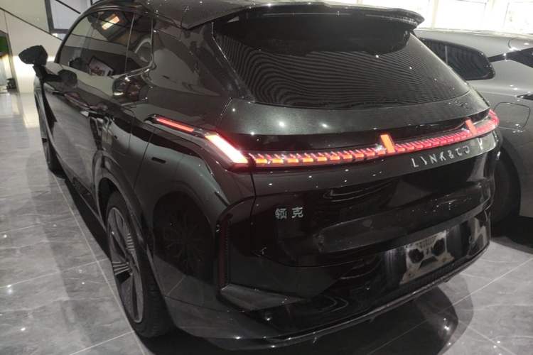 Used Lynk & Co 08 EM-P 2023 245km Ultra-Long Range Halo Rear Left 45 Deg