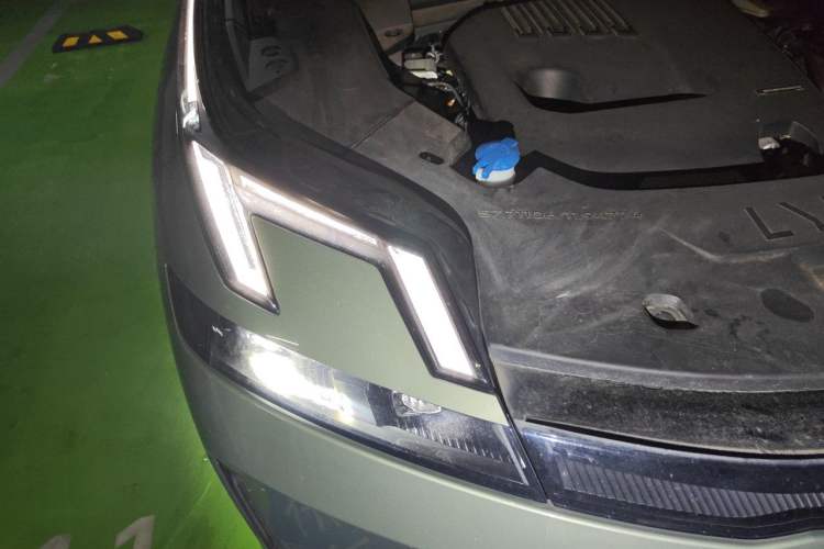 Used Lynk & Co 08 EM-P 2023 220km All-Wheel-Drive Performance Halo Right Front Headlight