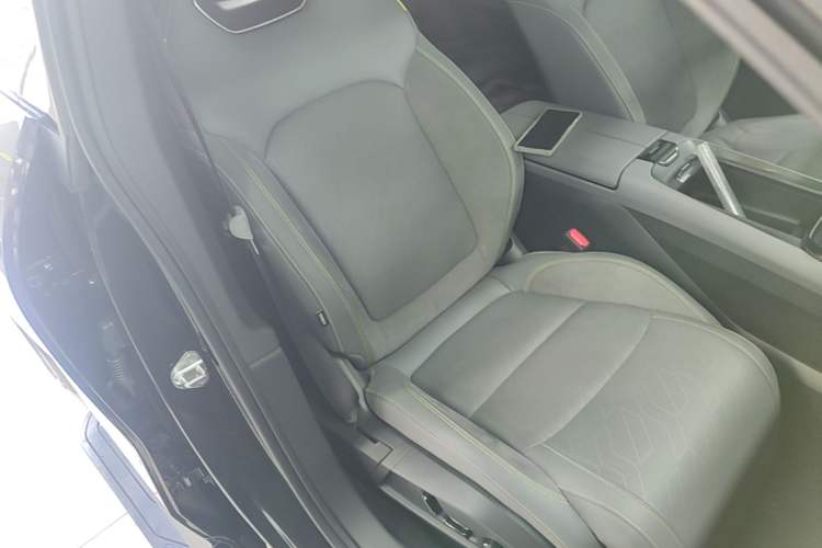 Used Lynk & Co 08 EM-P 2023 245km Ultra-Long Range Halo Right Front Seat
