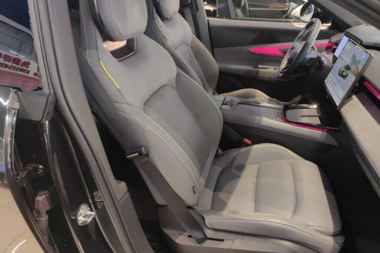 Used Lynk & Co 08 EM-P 2023 120km Long-Range Pro Right Front Seat