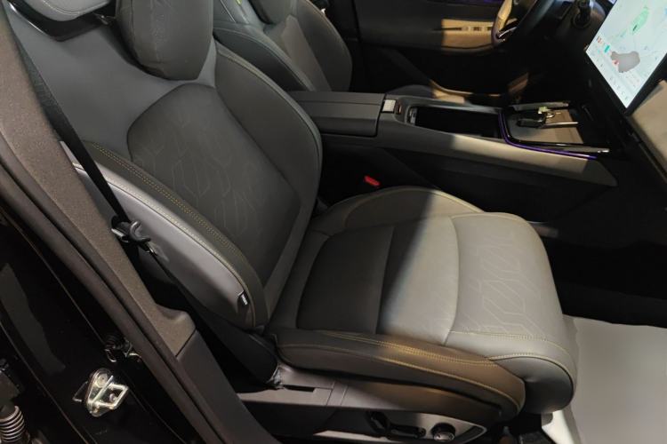 Used Lynk & Co 08 EM-P 2023 120km Long-Range Halo Right Front Seat