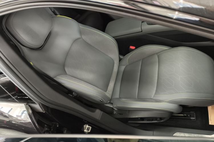 Used Lynk & Co 08 EM-P 2023 245km Ultra-Long Range Halo Right Front Seat