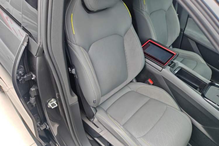 Used Lynk & Co 08 EM-P 2023 245km Ultra-Long Range Halo Right Front Seat