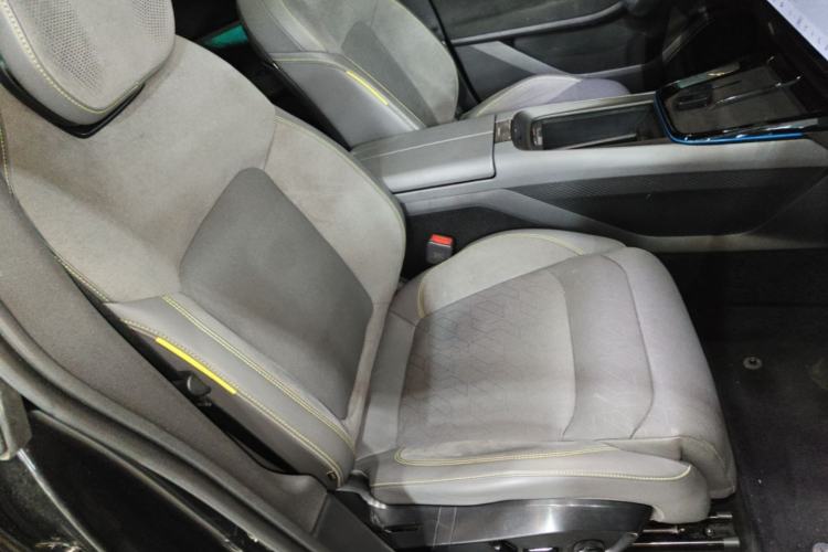 Used Lynk & Co 08 EM-P 2023 120km Long-Range Pro Right Front Seat