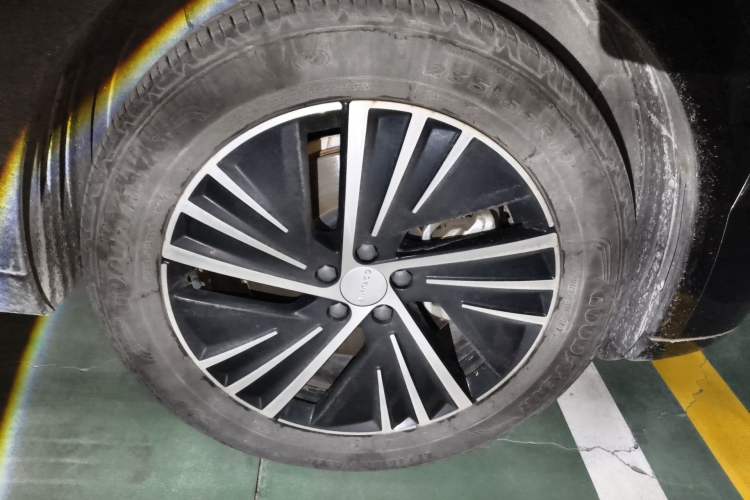 Used Lynk & Co 08 EM-P 2023 120km Long-Range Halo Right Front Wheel Hub