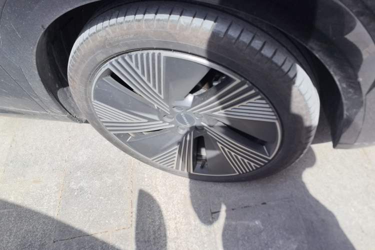Used Lynk & Co 08 EM-P 2023 120km Long-Range Halo Right Front Wheel Hub