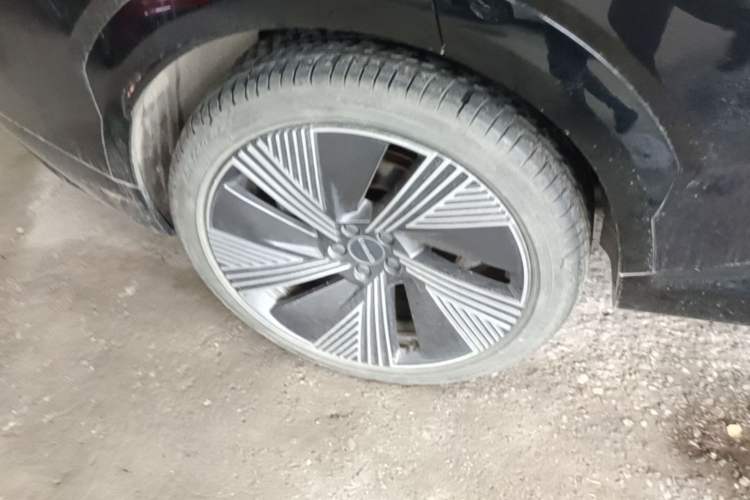 Used Lynk & Co 08 EM-P 2023 245km Ultra-Long Range Halo Right Rear Wheel Hub