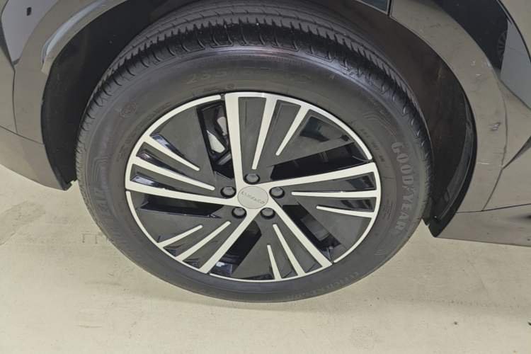 Used Lynk & Co 08 EM-P 2023 120km Long-Range Halo Right Rear Wheel Hub