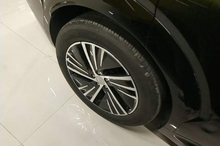 Used Lynk & Co 08 EM-P 2023 220km All-Wheel-Drive Performance Halo Right Rear Wheel Hub