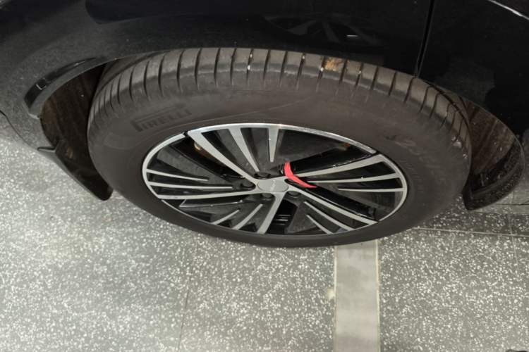 Used Lynk & Co 08 EM-P 2023 245km Ultra-Long Range Halo Right Rear Wheel Hub