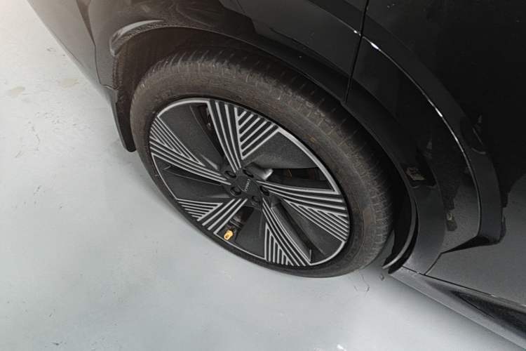 Used Lynk & Co 08 EM-P 2023 120km Long-Range Halo Right Rear Wheel Hub