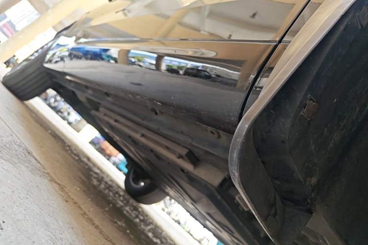 Used Lynk & Co 08 EM-P 2023 120km Long-Range Pro Right Side Sill