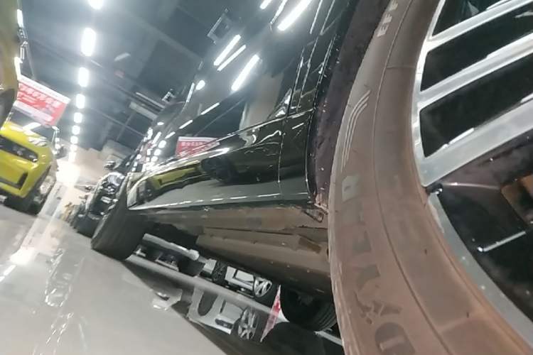 Used Lynk & Co 08 EM-P 2023 220km All-Wheel-Drive Performance Halo Right Side Sill