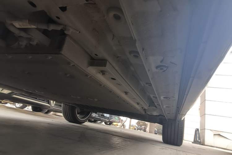 Used Lynk & Co 08 EM-P 2023 120km Long-Range Halo Right Side Sill