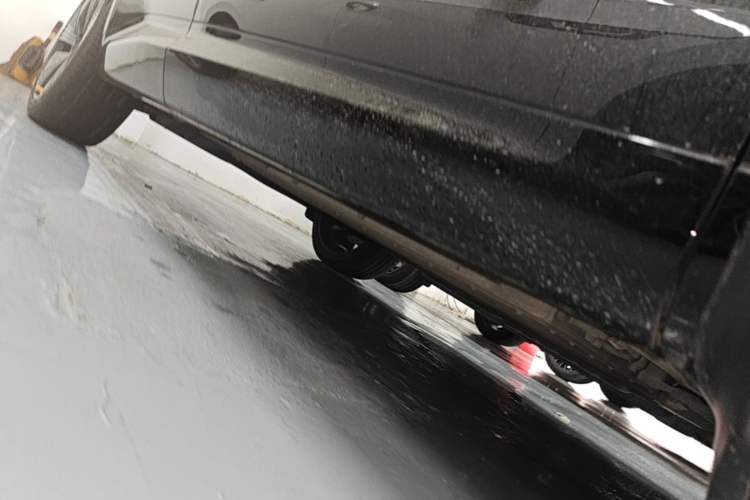 Used Lynk & Co 08 EM-P 2023 120km Long-Range Halo Right Side Sill