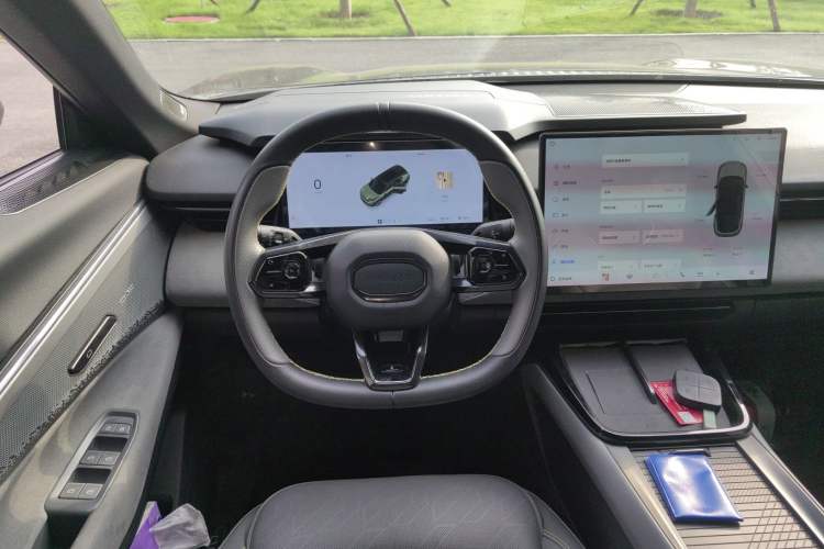 Used Lynk & Co 08 EM-P 2023 120km Long-Range Pro Steering Wheel