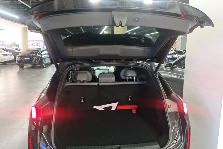 Used Lynk & Co 08 EM-P 2023 120km Long-Range Halo Trunk
