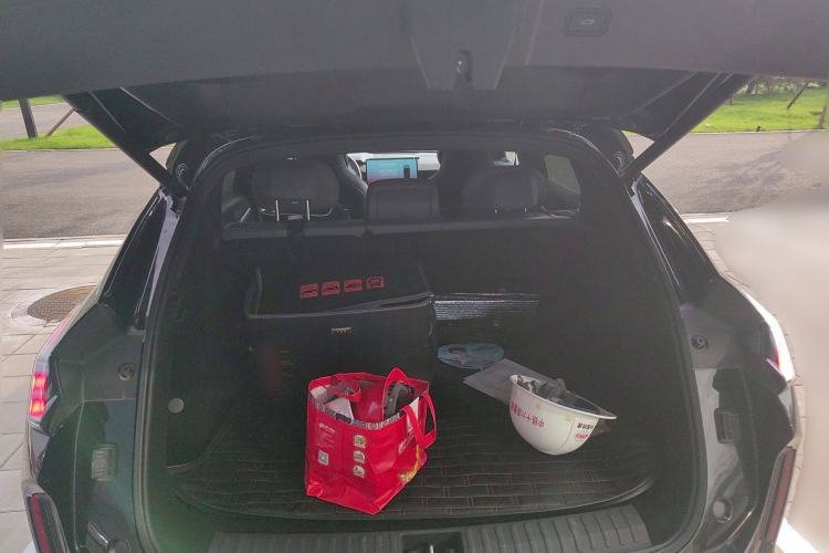 Used Lynk & Co 08 EM-P 2023 120km Long-Range Pro Trunk