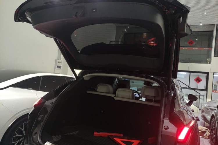 Used Lynk & Co 08 EM-P 2023 245km Ultra-Long Range Halo Trunk