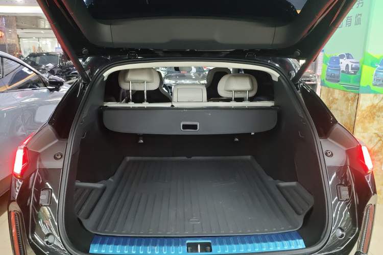 Used Lynk & Co 08 EM-P 2023 220km All-Wheel-Drive Performance Halo Trunk
