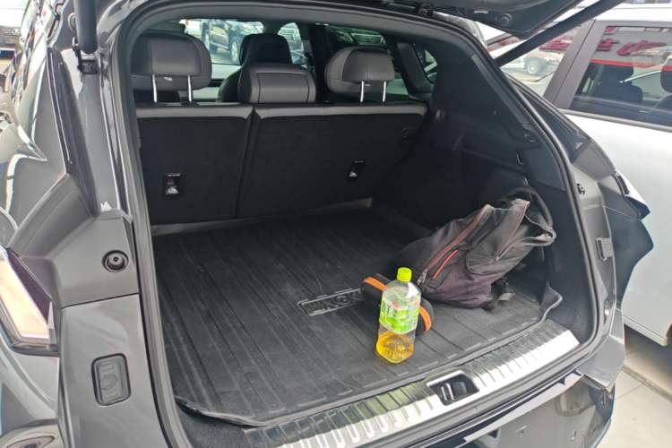 Used Lynk & Co 08 EM-P 2023 245km Ultra-Long Range Halo Trunk